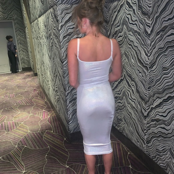 Pamela Anderson 2000s lookalike dress - Picture 4 of 5